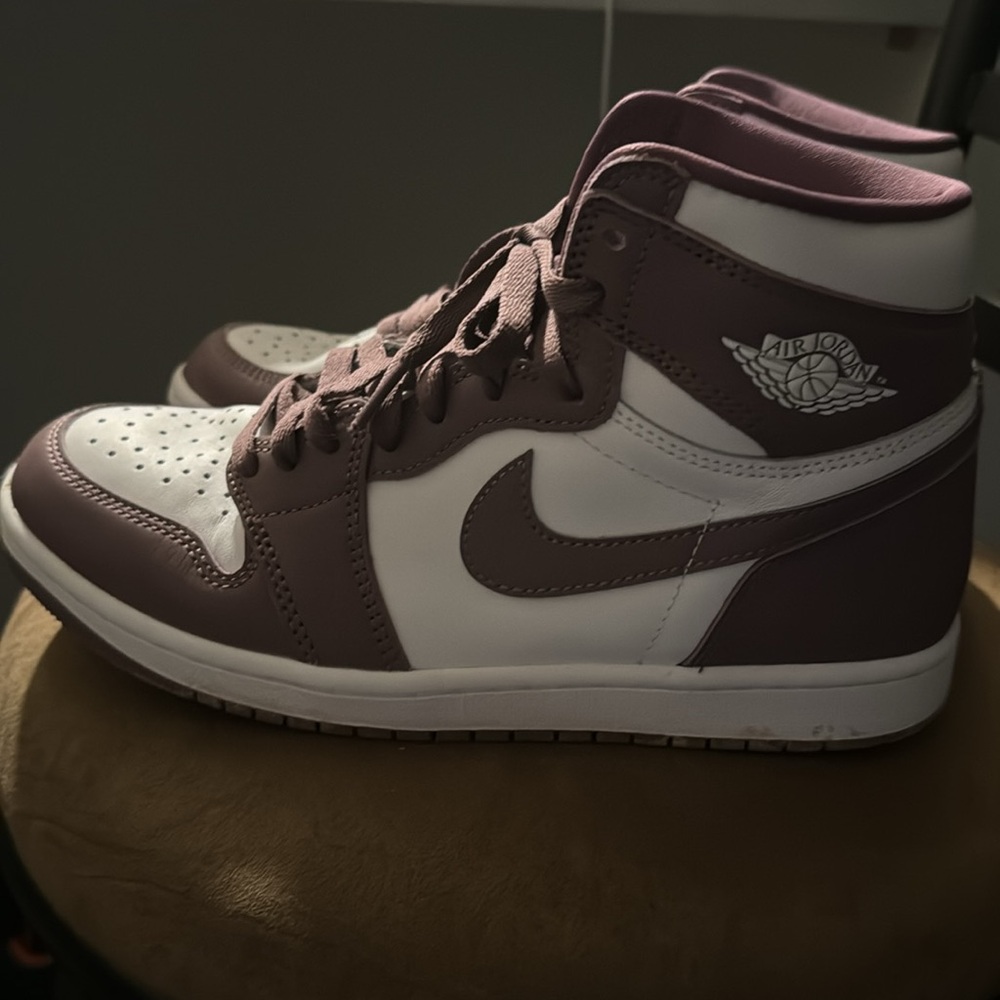 Men’s Jordan 1 high mauve 2024 drop size 8 - Picture 3 of 5